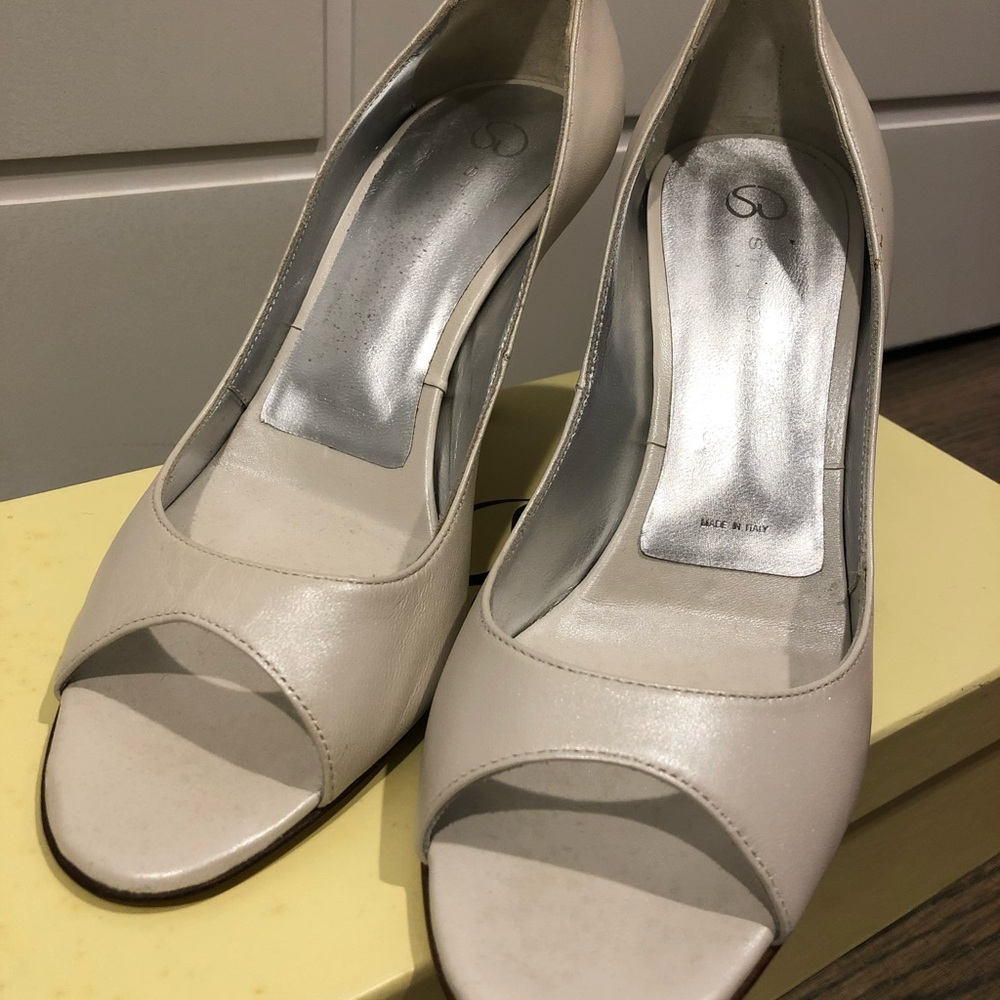St John Women's Beige Peep Toe Heels